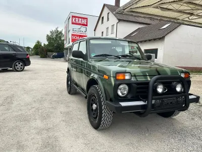 Usata Lada niva 83 CV (61 kW) 2017 Verde SUV