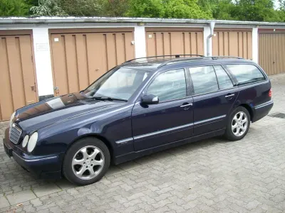 Gebraucht Mercedes E240 170 PS (125 kW) 2003 Blau Kombi