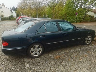 Usata Mercedes E200 Avantgarde 186 CV (136 kW) 2000 Blu Berlina
