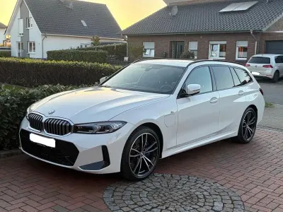 Gebraucht BMW 330e M Sport 292 PS (214 kW) 2025 Weiß Kombi