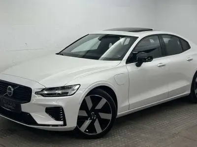 Gebraucht Volvo S60 Plus 455 PS (334 kW) 2025 Crystal white pearl (metallic) Limousine