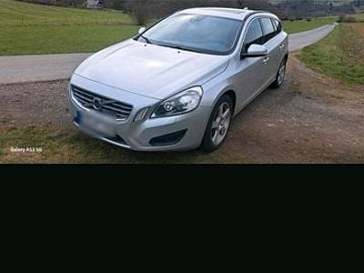 Second-hand Volvo V60 215 CP (158 kW) 2013 Argintiu Break
