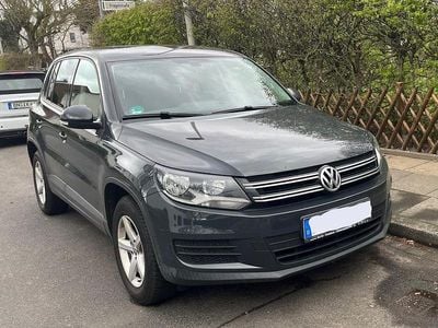 Gebraucht VW Tiguan Trendline 150 PS (110 kW) 2015 Grau SUV