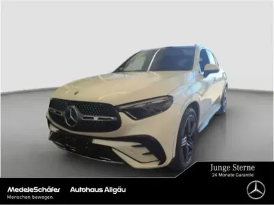 Gebraucht Mercedes GLC220 AMG 197 PS (144 kW) 2023 Manufaktur diamantweiß bright (metallic) SUV