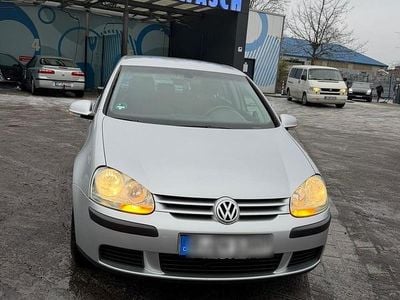 Silber Gebraucht 2004 VW Golf IV Kleinwagen | 3.600 € (Etwas zu teuer)