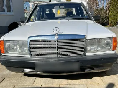 Brugt Mercedes 190 102 HK (75 kW) 1986 Hvid Sedan
