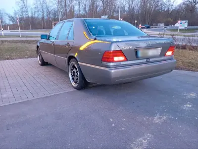 Usata Mercedes E400 286 CV (210 kW) 1992 Grigio Berlina