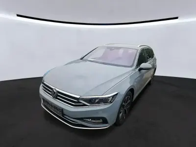 Gebraucht VW Passat R 190 PS (139 kW) 2022 Grau Kombi