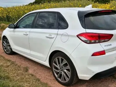 Gebraucht Hyundai i30 Trend 140 PS (102 kW) 2018 Weiß Limousine