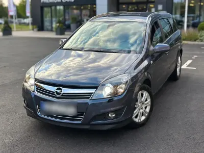 Gebraucht Opel Astra 110 PS (80 kW) 2008 Blau Kombi