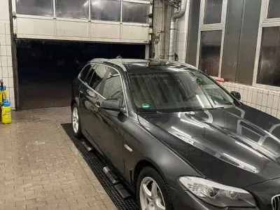 Gebraucht BMW 530 245 PS (180 kW) 2010 Grau Kombi