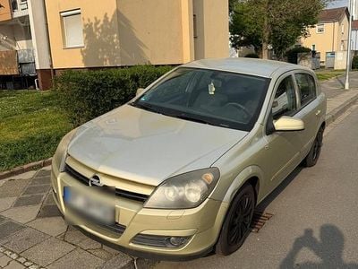 Usata Opel Astra 105 CV (77 kW) 2004 Oro Utilitaria