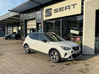 Neu Seat Arona Xperience 116 PS (85 kW) 2025 Nevada weiß/magnetic grau SUV