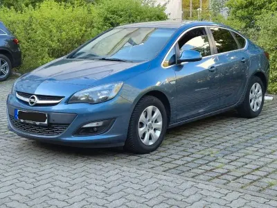 Gebraucht Opel Astra Edition 136 PS (100 kW) 2016 Blau Limousine