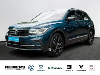 Gebraucht VW Tiguan United 150 PS (110 kW) 2021 Nightshade blue metallic SUV