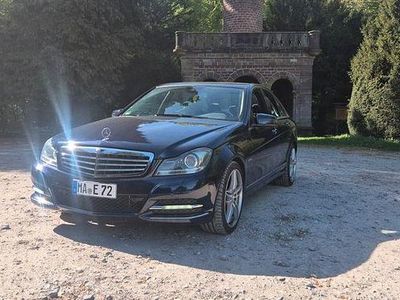 Usata Mercedes C350 Elegance 306 CV (225 kW) 2011 Blu Berlina