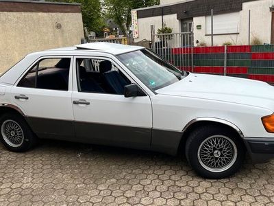 gebraucht Mercedes 200 W1242. Hand