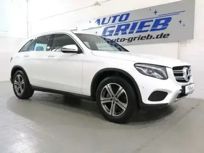 Używany Mercedes GLC250 204 KM (150 kW) 2017 Biały SUV