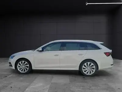 Używany Skoda Octavia First Edition 150 KM (110 kW) 2020 Biały Kombi