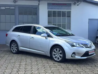 Gebraucht Toyota Avensis 150 PS (110 kW) 2014 Silber Kombi