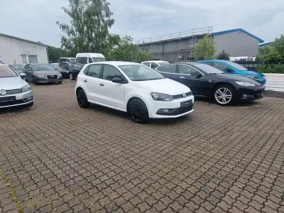 Gebraucht VW Polo 75 PS (55 kW) 2015 Weiß Limousine