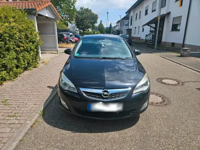 Gebraucht Opel Astra Sport 125 PS (91 kW) 2011 Limousine