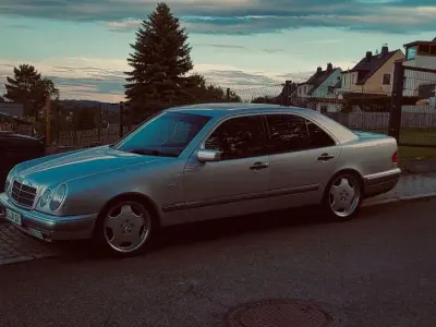 Brugt Mercedes E320 224 HK (164 kW) 1998 Sort Sedan
