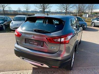 Grau Gebraucht 2014 Nissan Qashqai SUV | 13.800 € (Teuer)