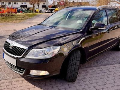 Gebraucht Skoda Octavia Ambiente 105 PS (77 kW) 2012 Schwarz Kombi