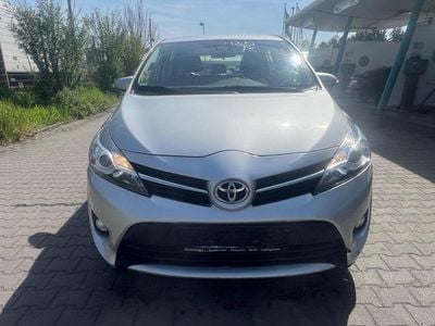 Begagnad Toyota Verso Basis 132 HK (97 kW) 2017 Silver Minibuss