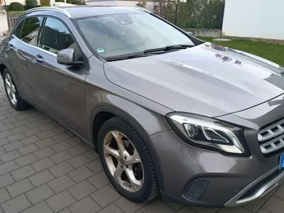 Używany Mercedes GLA180 Urban 122 KM (89 kW) 2017 Szary SUV