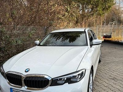 Gebraucht BMW 330e Advantage 252 PS (185 kW) 2019 Weiß Limousine