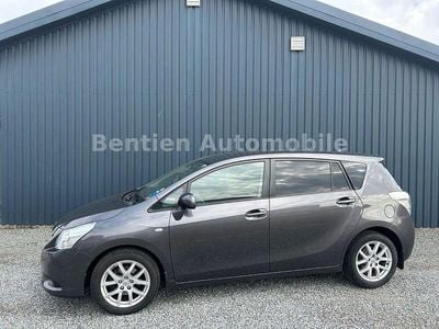Gebraucht Toyota Verso Travel 147 PS (108 kW) 2012 Grau Van / Kleinbus
