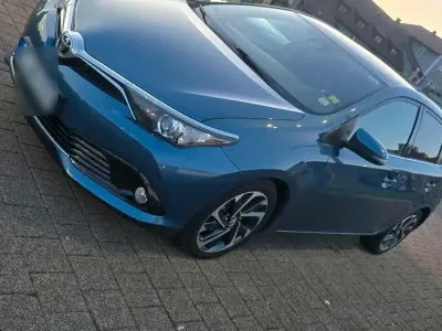 Gebraucht Toyota Auris Design 111 PS (81 kW) 2016 Blau Limousine