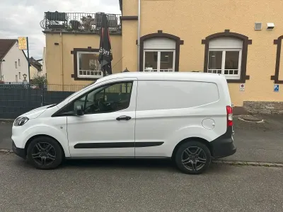 Używany Ford Transit 106 KM (77 kW) 2023 Biały Minivan