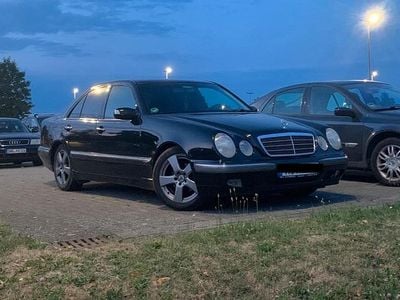 Mercedes E200