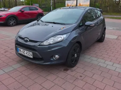 Gebraucht Ford Fiesta 60 PS (44 kW) 2011 Grau Kleinwagen