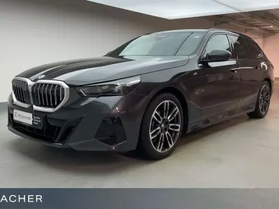 Gebraucht BMW 520 M Sport 197 PS (144 kW) 2025 Sophistograu brillanteffekt Kombi