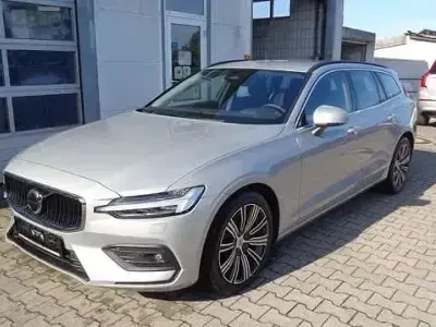 Gebraucht Volvo V60 Core 197 PS (144 kW) 2025 Silver dawn (metallic) Kombi
