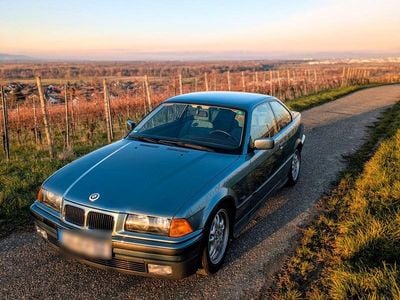 Second-hand BMW 316 Performance 102 CP (75 kW) 1995 Albastru Coupe