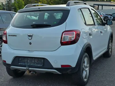 Gebraucht Dacia Sandero Stepway 90 PS (66 kW) 2014 Weiß Kleinwagen