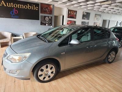 Usata Opel Astra Design Edition 140 CV (102 kW) 2011 Grigio Berlina