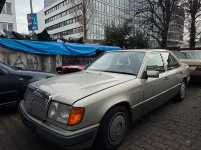 Gebraucht Mercedes E230 136 PS (100 kW) 1992 Beige Limousine