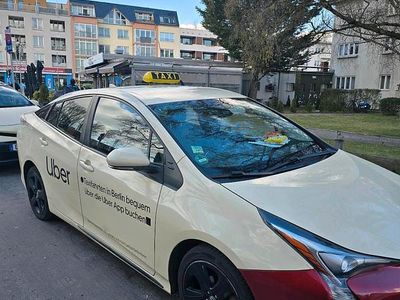 Second-hand Toyota Prius 122 CP (89 kW) 2017 Roșu Berlinǎ