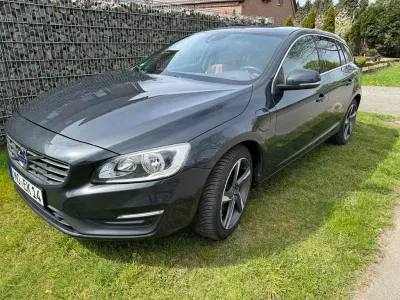 Gebraucht Volvo V60 Momentum 288 PS (211 kW) 2015 Grau Kombi
