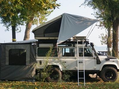 Gebraucht Land Rover Defender SE 131 PS (96 kW) 2011 Weiß Kombi