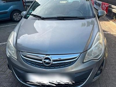 Grau Gebraucht 2012 Opel Corsa Kleinwagen | 2.500 € (Fairer Preis)