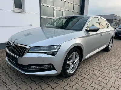 Usata Skoda Superb Style 200 CV (147 kW) 2021 Argento Berlina