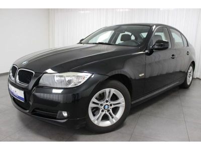 gebraucht BMW 318 i 143PS AHK NAVI SHZ PDC Tempom. Klimaaut.