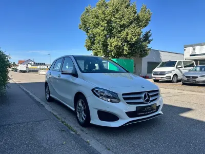 Gebraucht Mercedes B180 122 PS (89 kW) 2018 Weiß Kleinwagen